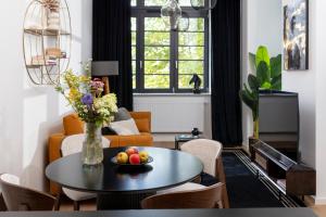 Old Town Riverside Apartment by BookingHost