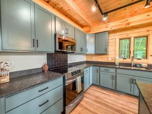 New: Modern Cabin Home with Free Golf More