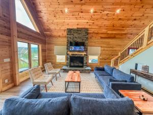 New: Modern Cabin Home with Free Golf More