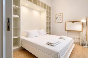 3 Bedroom Downtown Wonderwall by LovelyStay
