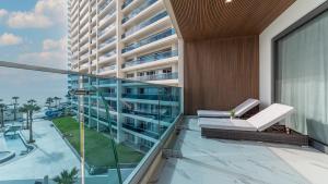 Stunning 3BR Condo with Beachside Views and Spacious Balcony