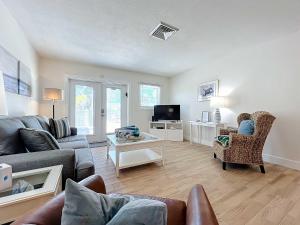 Blue Wave Villa East