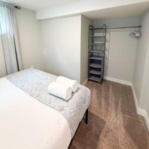 Fawn - Central 2BR Parking Near LRT & Chinook