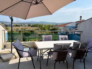 Rainbow 2BR Apartment Home2Host
