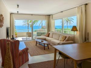 Front Beach Apartment by Hello Homes Sitges