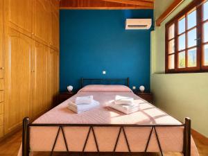 Evoikos Blue Villa-Sea View & Garden for 5 by ΜΡS