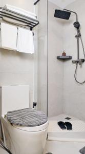 Executive Cozy 1 bed in Westlands,Riverside with Rooftop Heated Pool, Gym and views, long stay disc