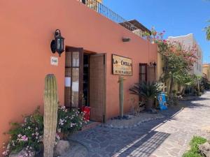 Casa del Gallo-Home in Loreto bay- Baja reimagined! steps from Community Pool