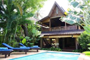 Lovina Beachhouse Villas
