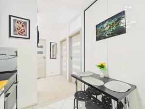 Mokotów City View Apartment with Balcony & Parking by Solarento