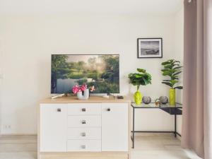 Mokotów City View Apartment with Balcony & Parking by Solarento