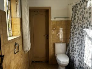 Spacious Private Room - Shared Bathroom