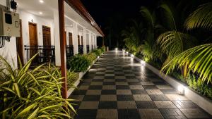 Coconut Leaf Shadow Guest