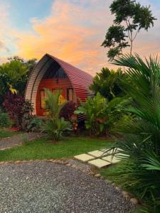 5 - Bungalow with Pool in la Fortuna with Breakfast