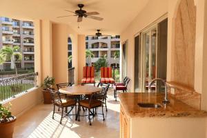 Gorgeous Villa in Cabo with Ocean and Lands End View, private swimmable beach, Pools, sleeps 8