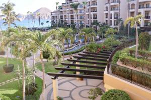 Gorgeous Villa in Cabo with Ocean and Lands End View, private swimmable beach, Pools, sleeps 8