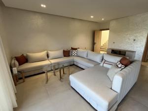 Sadia Beach & Pool Luxury Apartment