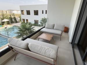 Sadia Beach & Pool Luxury Apartment