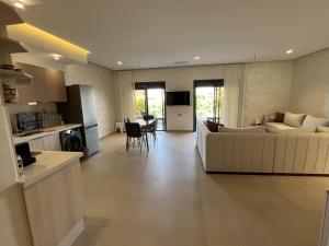 Sadia Beach & Pool Luxury Apartment
