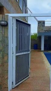 Codominio 32 Personas con Piscina y Plant Electrica