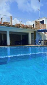 Codominio 32 Personas con Piscina y Plant Electrica