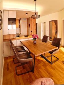 1BR Apartment, Terrace, City & Sea View, Sleeps 4