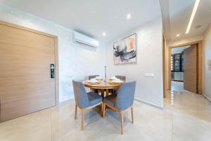 Modernes Luxus Apartment mit Balkon und Poolblick, Coralia les Orangers