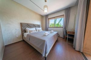 Modernes Luxus Apartment mit Balkon und Poolblick, Coralia les Orangers