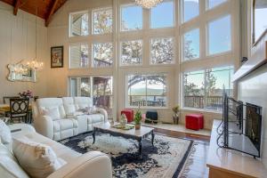 Lake Arrowhead Retreat w Game Loft & Media Room