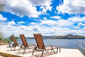 Punta Plata 521 - Flamingo Center, 2 BR condo with beautiful bay views