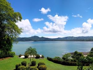 Punta Plata 521 - Flamingo Center, 2 BR condo with beautiful bay views