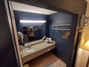 OSU 2 Queen Beds Hotel Room Wi-Fi 222