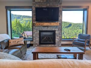 Paradise Condo, Hot Tub, Mtn Views, Lift 5 Mile