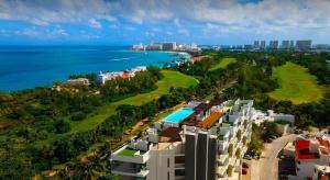 Excellent location in the hotel zone area