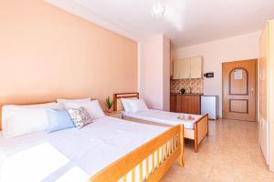 Radhima Res 18 - Studio Apt, Sea View, Kitchen
