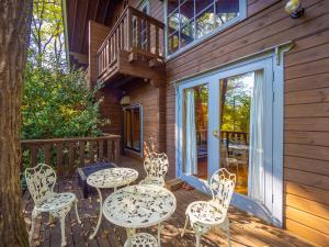 Nasu Clover Log House, duplex, up to 13 people, BBQ on deck, wood stove