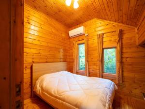 Nasu Clover Log House, duplex, up to 13 people, BBQ on deck, wood stove