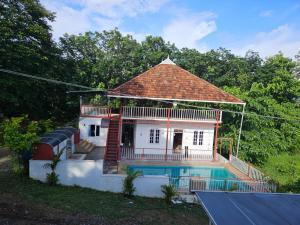 Hill Top 2 BHK Resort Athirappilly