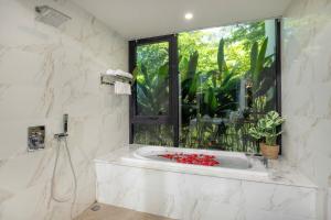 Luxury Mountain View Villa - Private Pool - BBQ Garden - 12ppl