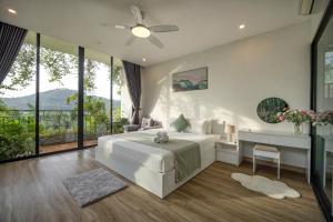 Luxury Mountain View Villa - Private Pool - BBQ Garden - 12ppl