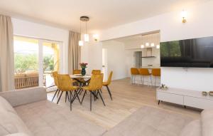 Beautiful Home In Biograd Na Moru