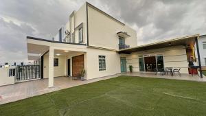 A31 Tropical Garden Dato Onn Austin Party House