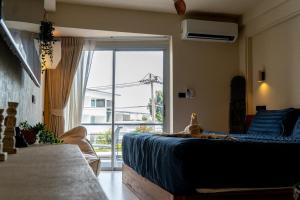 Custom Emperor Bed Designer Studio 85 V-Sea viewJ207
