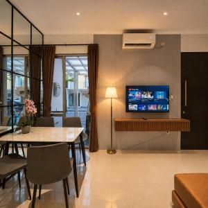 LaBriza By SanLiving - 2BR - PIK 2 NICE EXPO - Free Parking