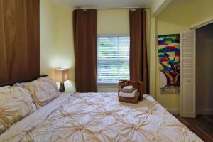 Suarez Art Stay 3BR Miami, Free Parking, Sleeps 7