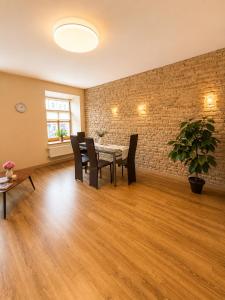 Apartment 8B