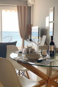 Seafront Kalamata Haven - Blue Luxury Suite