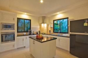 Villa Chloe Private Pool Villa Rawai 2BR Near Nai Harn