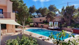 Casa en Cala Vadella con piscina y vistas al mar