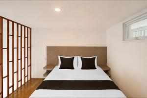 Townhouse Oak The Vinhill Studio